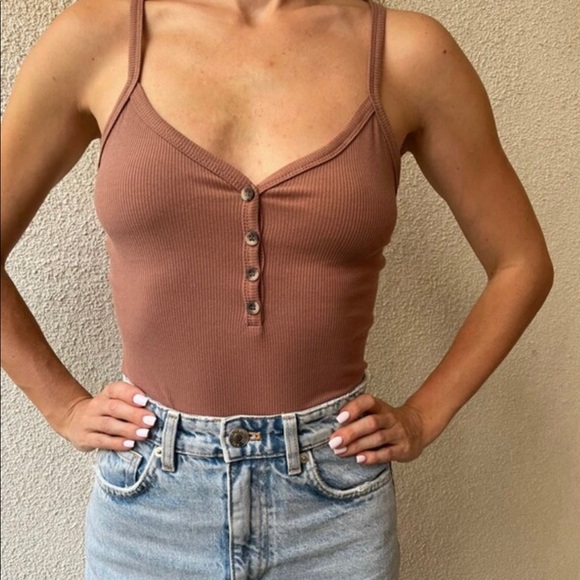 Tops - Picture 2 of 7